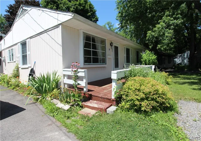 Photo 3 of Single family home for sale at 21 Tyler Ct, Manlius, NY 13104 | MLS# S1697706 | Listing updated on 2026-07-28