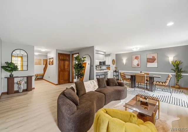 4th image of 14 Southwick Dr, Orchard Park, NY 14127 | MLS# B1701369