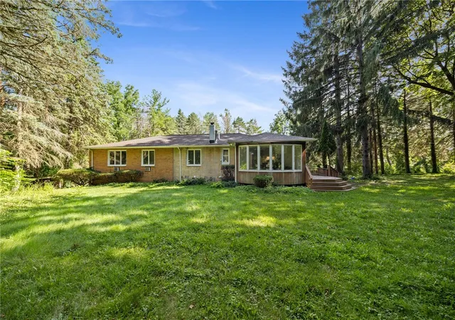3rd image of 554 Helendale Rd Rd, Irondequoit, NY 14609 | MLS# R1701617