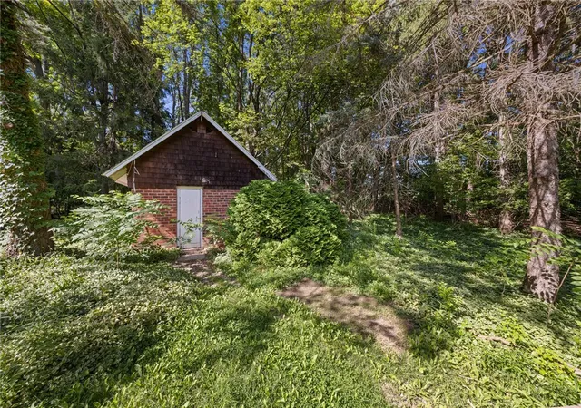 4th image of 554 Helendale Rd Rd, Irondequoit, NY 14609 | MLS# R1701617