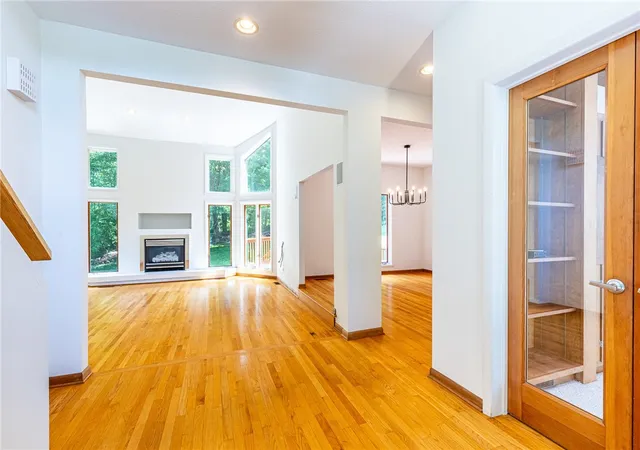 5th image of 660 Treasure Cir, Webster, NY 14580 | MLS# R1701477