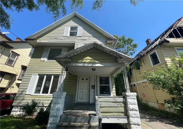 1st image of 410 Emerson St, Rochester, NY 14613 | MLS# R1700184