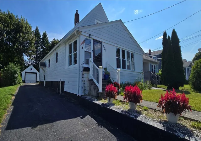 4th image of 207 Cutler St, East Syracuse, NY 13057 | MLS# S1699888