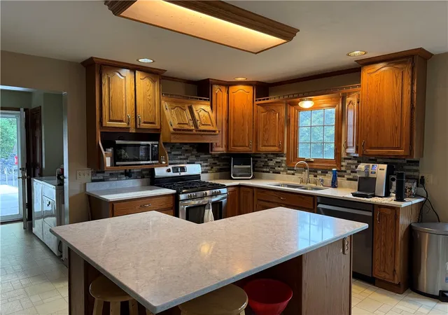Photo 3 of Single family home for sale at 6835 Knowlesville Rd, Oakfield, NY 14125 | MLS# R1701434 | Listing updated on 2026-08-02