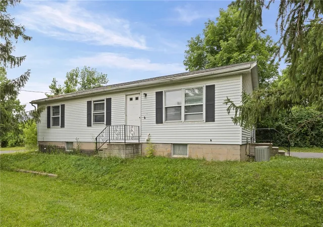 Photo 2 of Sale Pending at 101 Stevens Pl, Syracuse, NY 13210 | MLS# R1701323 | Listing updated on 2026-07-28