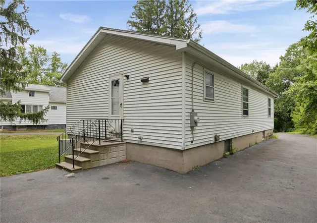 Photo 3 of Sale Pending at 101 Stevens Pl, Syracuse, NY 13210 | MLS# R1701323 | Listing updated on 2026-07-28