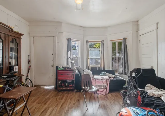 3rd image of 913 Lemoyne Ave, Syracuse, NY 13208