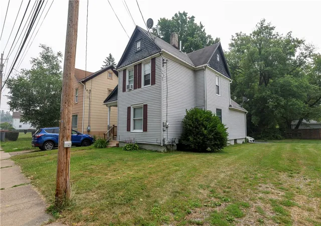 Photo 2 of Single family home for sale at 461 W Hudson St, Elmira, NY 14904 | MLS# R1701713 | Listing updated on 2026-07-29