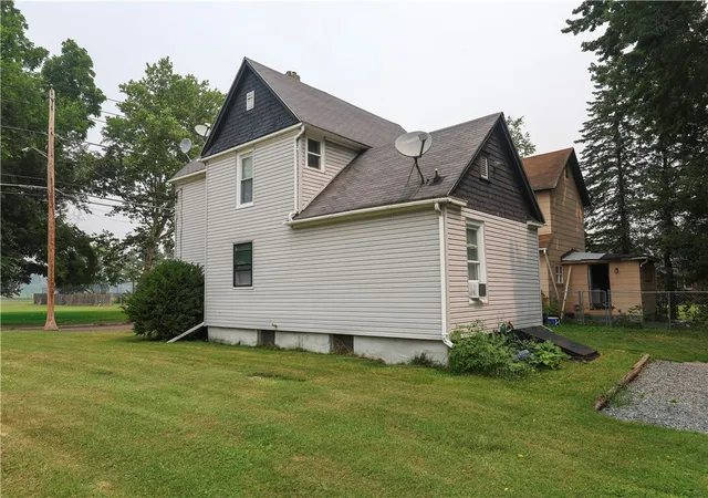 Photo 3 of Single family home for sale at 461 W Hudson St, Elmira, NY 14904 | MLS# R1701713 | Listing updated on 2026-07-29