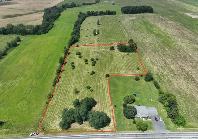 1st image of 5530 Buffalo Street Ext, Canandaigua, NY 14424 | MLS# R1701335