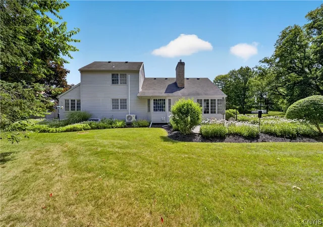 Listing Photo 2 - Condo for sale in building located at 8302 Decoy Run, Manlius, NY 13104 - Unit #