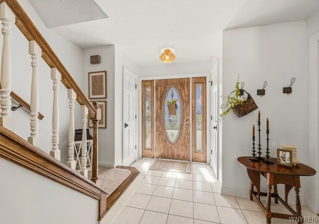 3rd image of 5533 Twilight Ln, Lockport, NY 14094 | MLS# B1701725