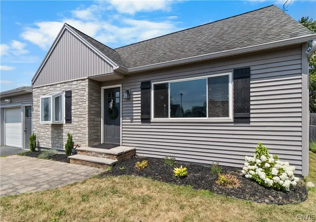 2nd image of 146 Dolshire Dr, Syracuse, NY 13212 | MLS# S1701200