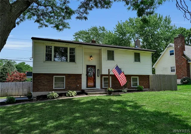 3rd image of 4493 Sunset Dr, Lockport, NY 14094 | MLS# B1702003