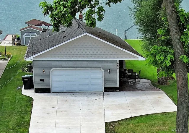3rd image of 8641 Rivershore Dr, Niagara Falls, NY 14304 | MLS# B1701954