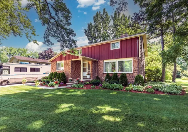 1st image of 5373 Elm Dr, Lewiston, NY 14092 | MLS# B1701665