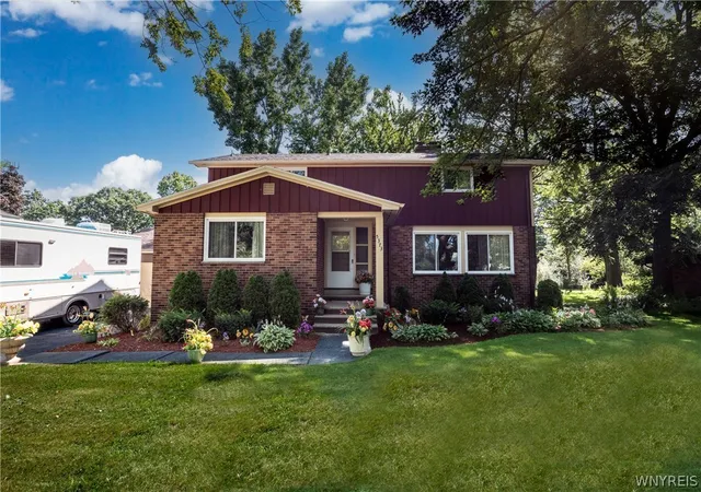 2nd image of 5373 Elm Dr, Lewiston, NY 14092 | MLS# B1701665