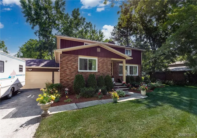 3rd image of 5373 Elm Dr, Lewiston, NY 14092 | MLS# B1701665