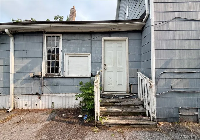Photo 5 of Single family home for sale at 210 Timon St, Buffalo, NY 14208 | MLS# B1701950 | Listing updated on 2026-07-27