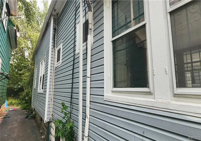 Photo 4 of Single family home for sale at 109 Schuele Ave, Buffalo, NY 14215 | MLS# B1701884 | Listing updated on 2026-08-02