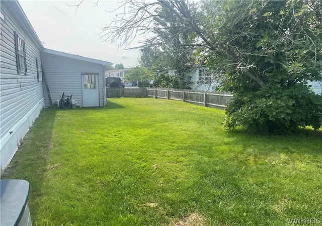 21st image of 454 Chestnut Dr, Lockport Town, NY 14094 | MLS# B1702065