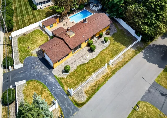 1st image of 101 Andrews Rd, Syracuse, NY 13214 | MLS# S1700755