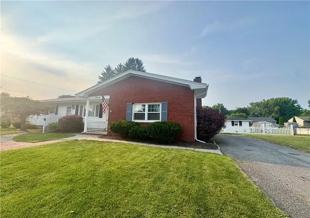 Photo 3 of Single family home for sale at 11 Cottrell St, Auburn, NY 13021 | MLS# R1702209 | Listing updated on 2026-07-28