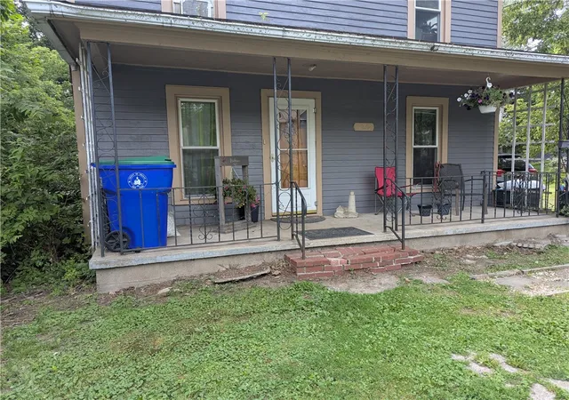 Photo 3 of Single family home for sale at 580 East Ave, Medina, NY 14103 | MLS# R1701934 | Listing updated on 2026-07-29