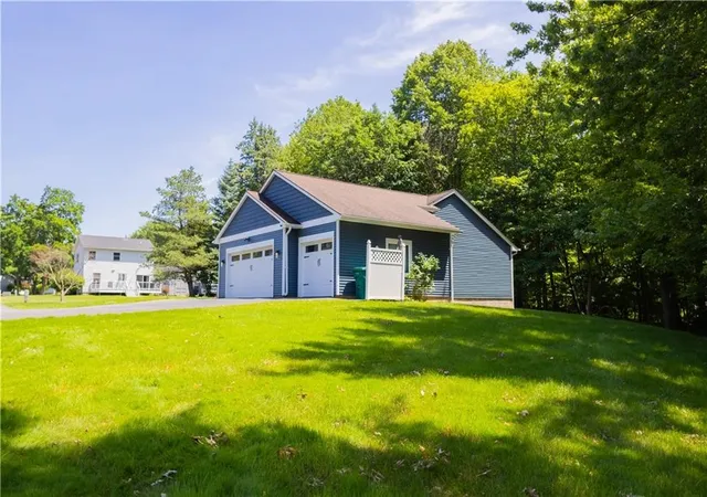 2nd image of 930 Friar Tuck Ln, Webster, NY 14580 | MLS# R1702234