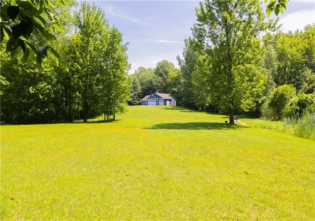 3rd image of 930 Friar Tuck Ln, Webster, NY 14580 | MLS# R1702234