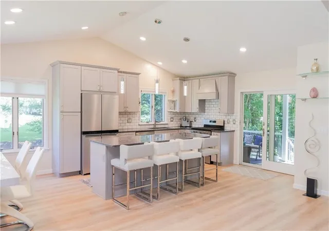 4th image of 930 Friar Tuck Ln, Webster, NY 14580 | MLS# R1702234