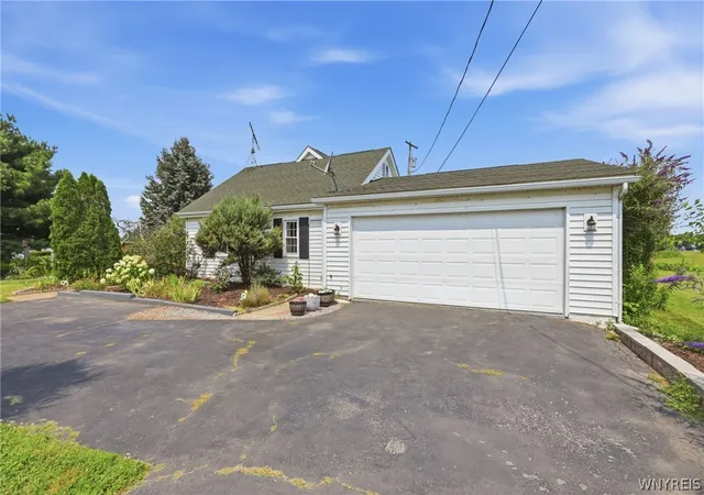 2nd image of 5537 W Lake Rd, Burt, NY 14028 | MLS# B1701478