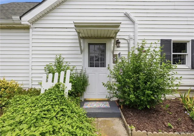 3rd image of 5537 W Lake Rd, Burt, NY 14028 | MLS# B1701478