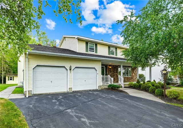 2nd image of 216 Ramblewood Dr, Utica, NY 13502 | MLS# S1702261