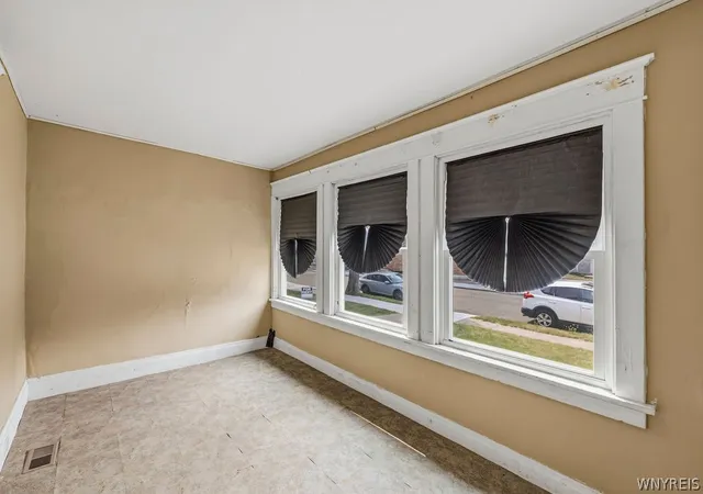 Photo 4 of Single family home for sale at 15 W Northrup Pl, Buffalo, NY 14214 | MLS# B1700963 | Listing updated on 2026-07-28