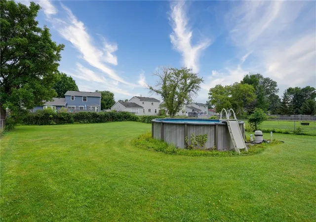 33rd image of 138 Pebbleview Dr, Rochester, NY 14612 | MLS# R1701518
