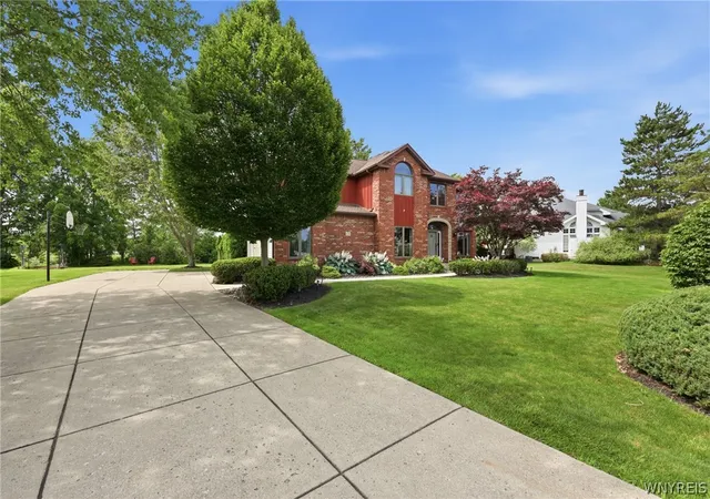 Photo 3 of Sale Pending at 6236 Cloverleaf Dr, East Amherst, NY 14051 | MLS# B1701852 | Listing updated on 2026-08-03