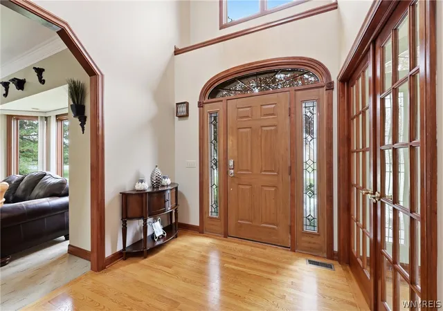 Photo 4 of Sale Pending at 6236 Cloverleaf Dr, East Amherst, NY 14051 | MLS# B1701852 | Listing updated on 2026-08-03