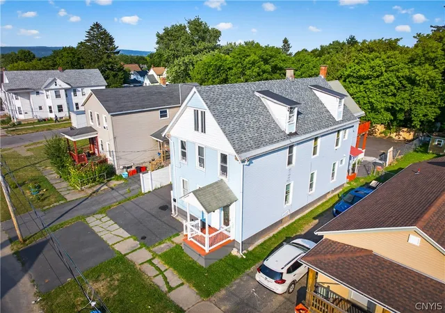 Listing Photo 4 - Condo for sale in building located at 1305 Brinckerhoff Ave, Utica, NY 13501