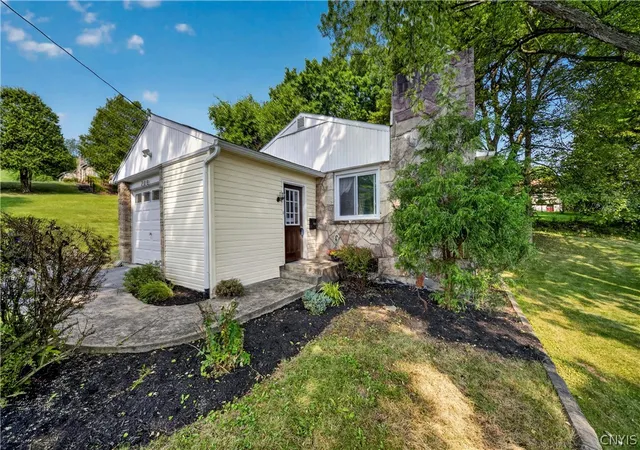 1st image of 208 Danbury Dr, Syracuse, NY 13219 | MLS# S1700070