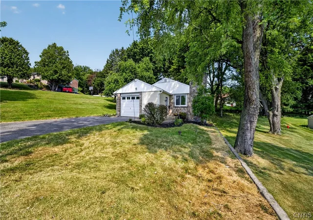 4th image of 208 Danbury Dr, Syracuse, NY 13219 | MLS# S1700070