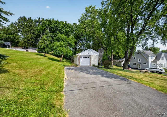 5th image of 208 Danbury Dr, Syracuse, NY 13219 | MLS# S1700070