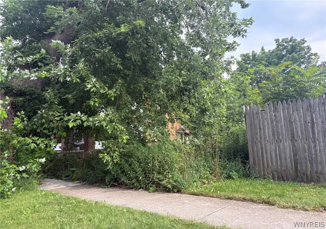 3rd image of 1119 La Salle Ave, Niagara Falls, NY 14301 | MLS# B1701837