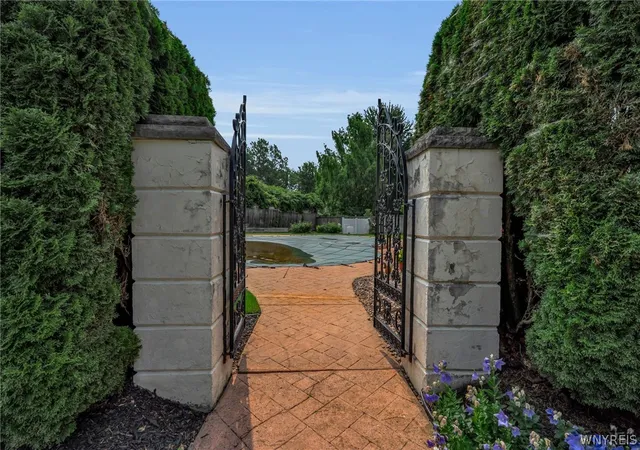 5th image of 3 Silver Maple Ct, Getzville, NY 14068 | MLS# B1702442
