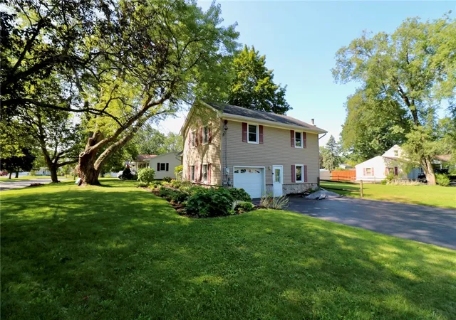 1st image of 31 Idlewood Dr, Sweden, NY 14420 | MLS# R1701987