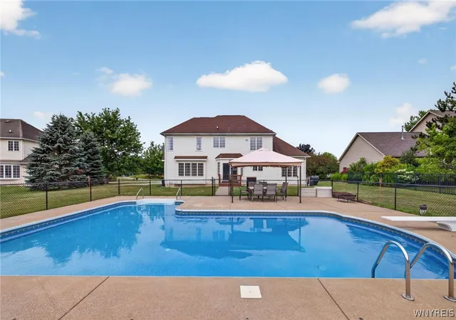 3rd image of 123 Ashwood Ln, Orchard Park, NY 14127 | MLS# B1702460