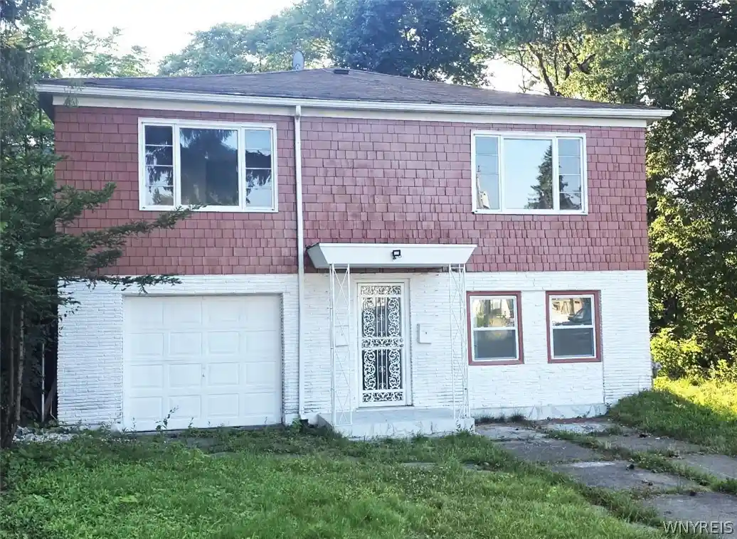 Listing Photo 1 - Condo for sale in 6 Palos Pl located at 6 Palos Pl, Buffalo, NY 14215 - Unit 6 Palos Pl