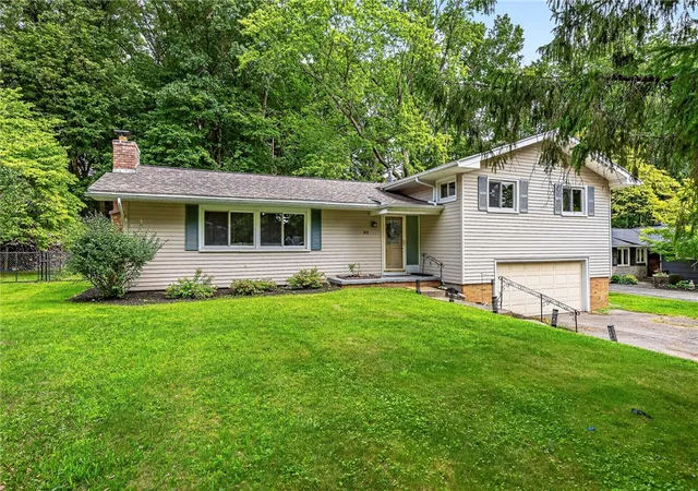 35th image of 82 Burrows Hills Dr, Penfield, NY 14625 | MLS# R1701475