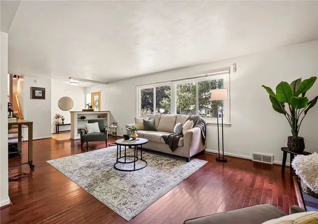 4th image of 82 Burrows Hills Dr, Penfield, NY 14625 | MLS# R1701475