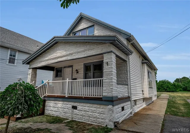 Photo 2 of Single family home for sale at 291 East St, Buffalo, NY 14207 | MLS# B1702024 | Listing updated on 2026-08-01